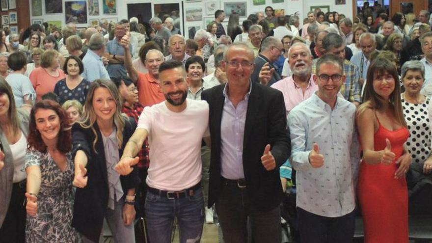 Juan González, ayer, en su cierre de campaña en Nigrán.   // D.P.