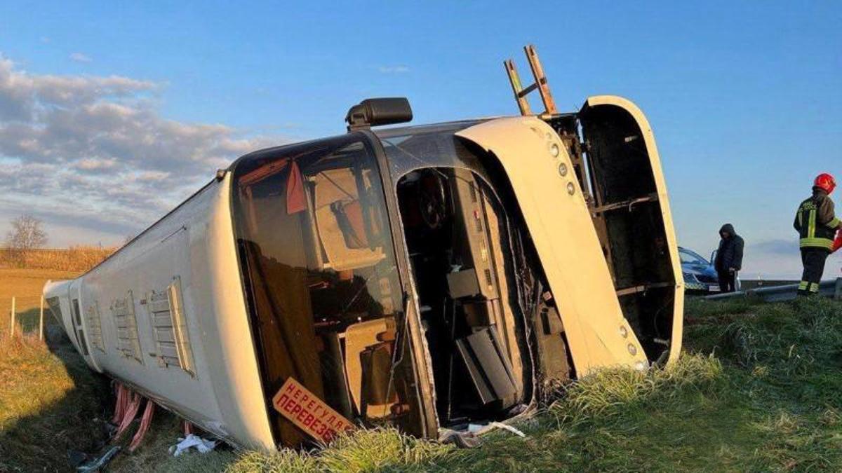 Siniestro de un autobús que transportaba a ciudadanos ucranianos en Forli, Italia Siniestro de un autobús que transportaba a ciudadanos ucranianos en Forli, Italia