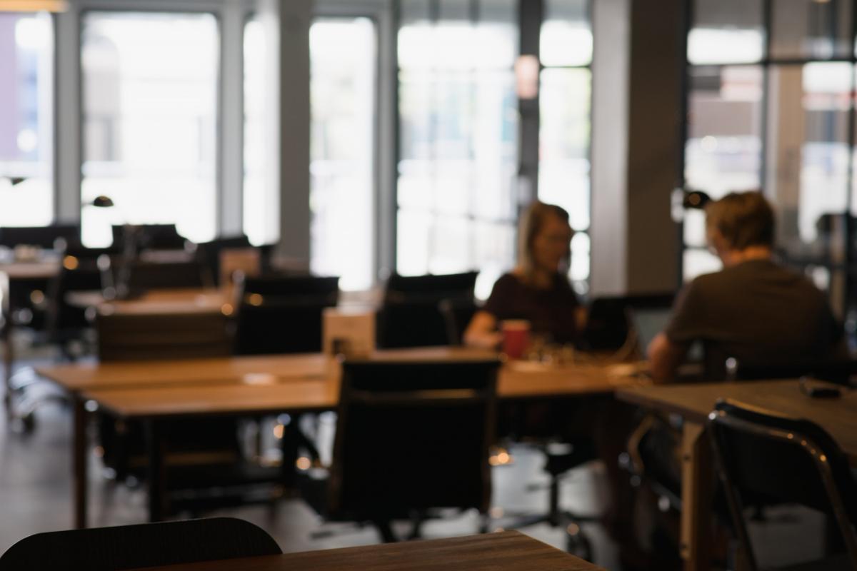 Important: el problema no és "marxar a l'hora", sinó deixar d'exercir la feina abans.