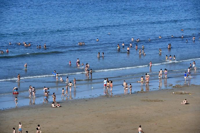 Playas abarrotadas y atascos en Oleiros