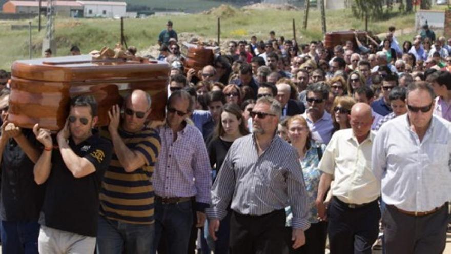 Multitudinario adiós a los cinco niños de Monterrubio