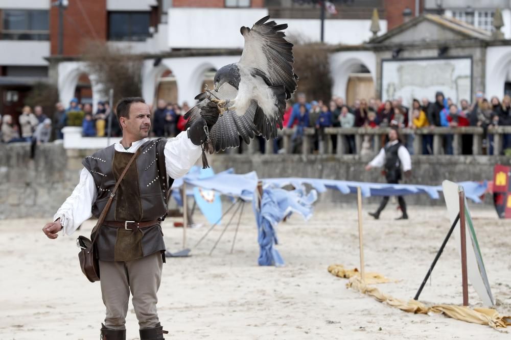 La tormenta de agua que se desató a media tarde obligo a cerrar de manera precipitada la celebración en Baiona y suspender la representación del hito histórico.