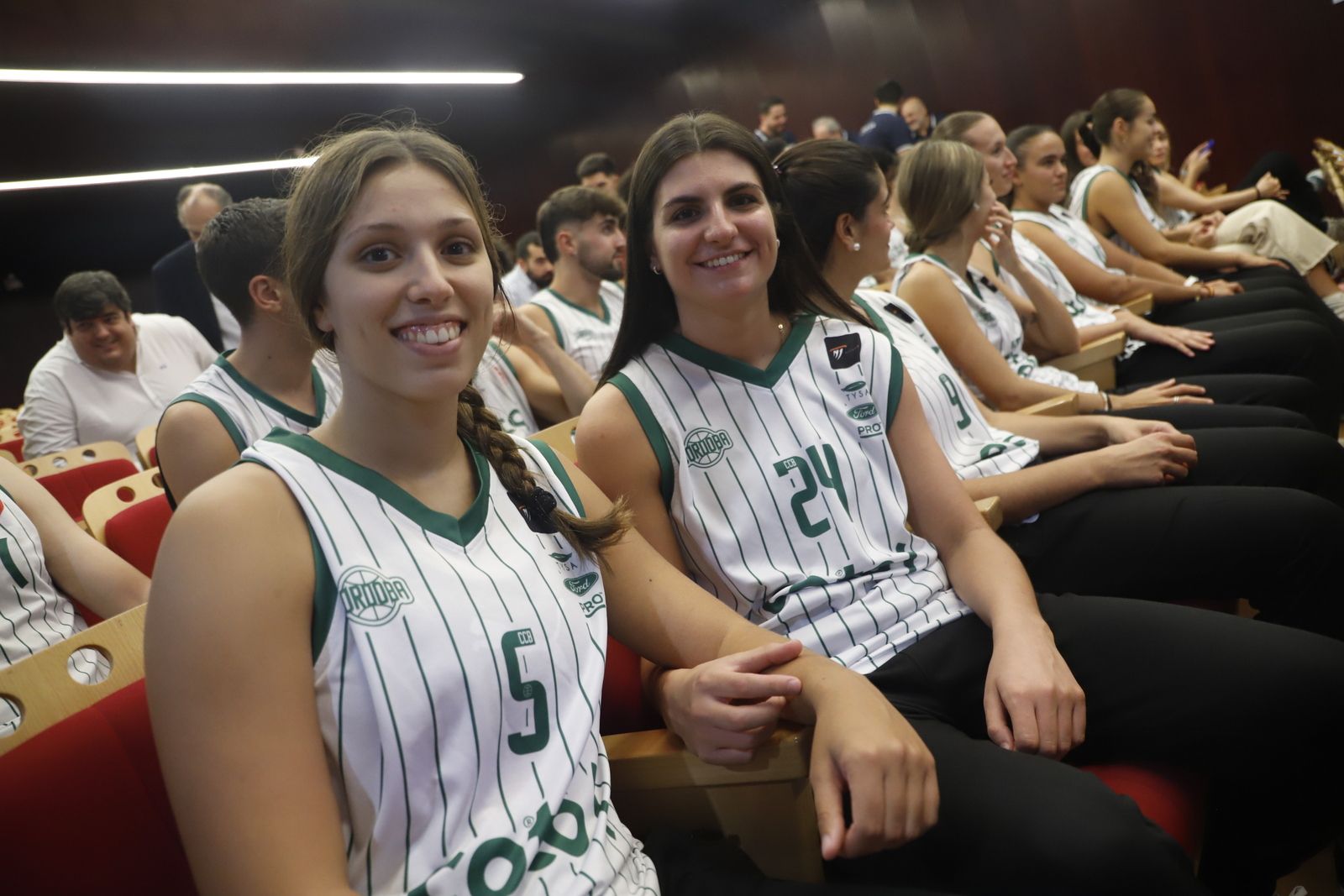 La puesta de largo de los equipos del Coto Córdoba de Baloncesto en imágenes