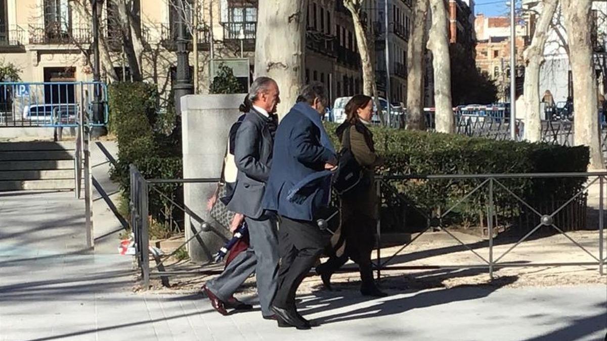 Mario Conde tras comparecer en la Audiencia Nacional en relación a sus fincas.