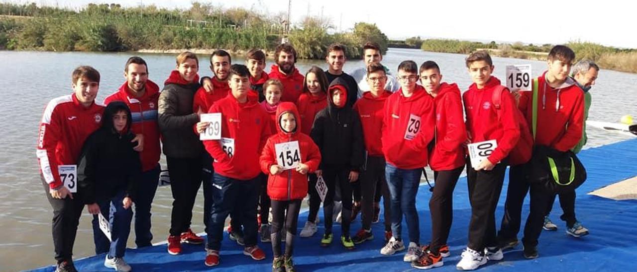 Piragüistas de Algemesí que estuvieron presentes en la cita local.