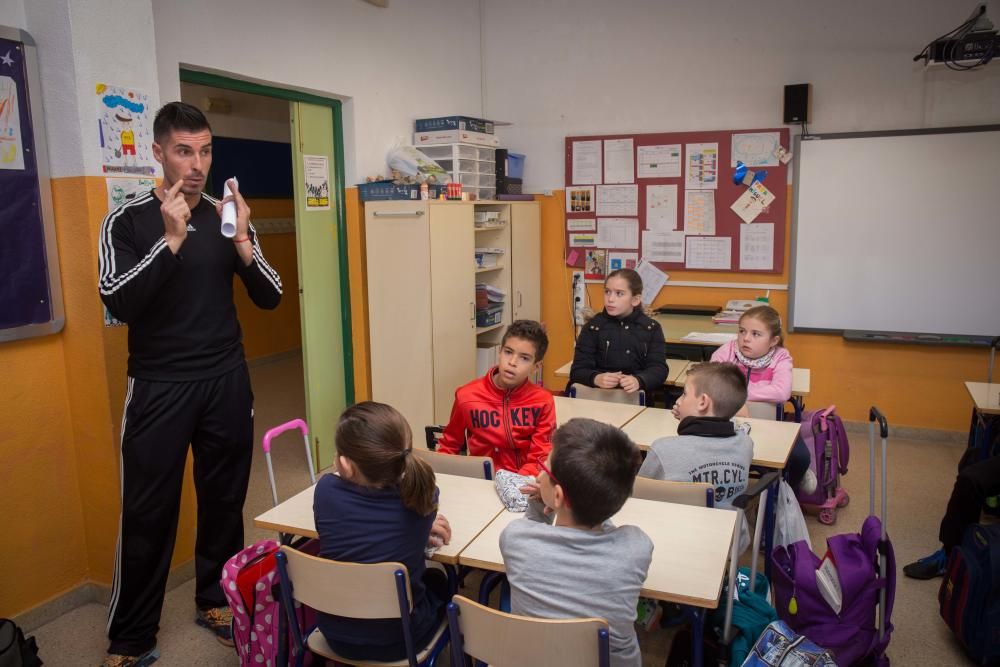 Alumnos de 9 y 10 años en cuarto de Primaria dicen que no se puede «tratar distinto» a chicas y chicos, y que los hombres que pegan «son cobardes».