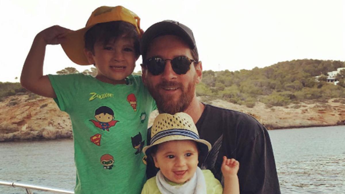 Messi, con sus hijos, en Ibiza