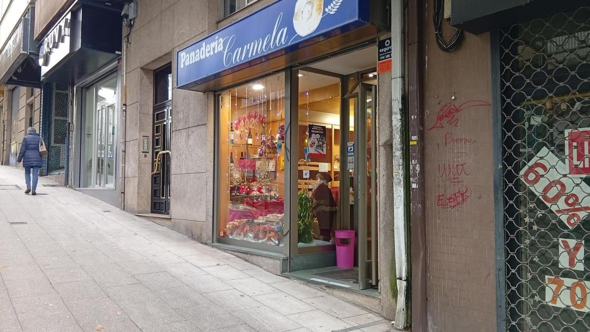 Exterior de la Panadería Carmela, en la rúa da Rosa, en Santiago.