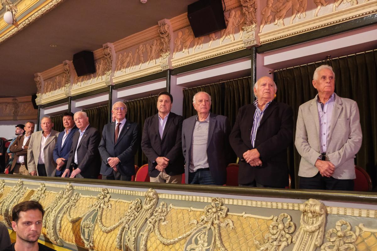 Amador Poveda, Ramón Sánchez, Diego Quiles, Francisco Borja, José Sepulcre y Amador Poveda, junto a Antonio Coves
