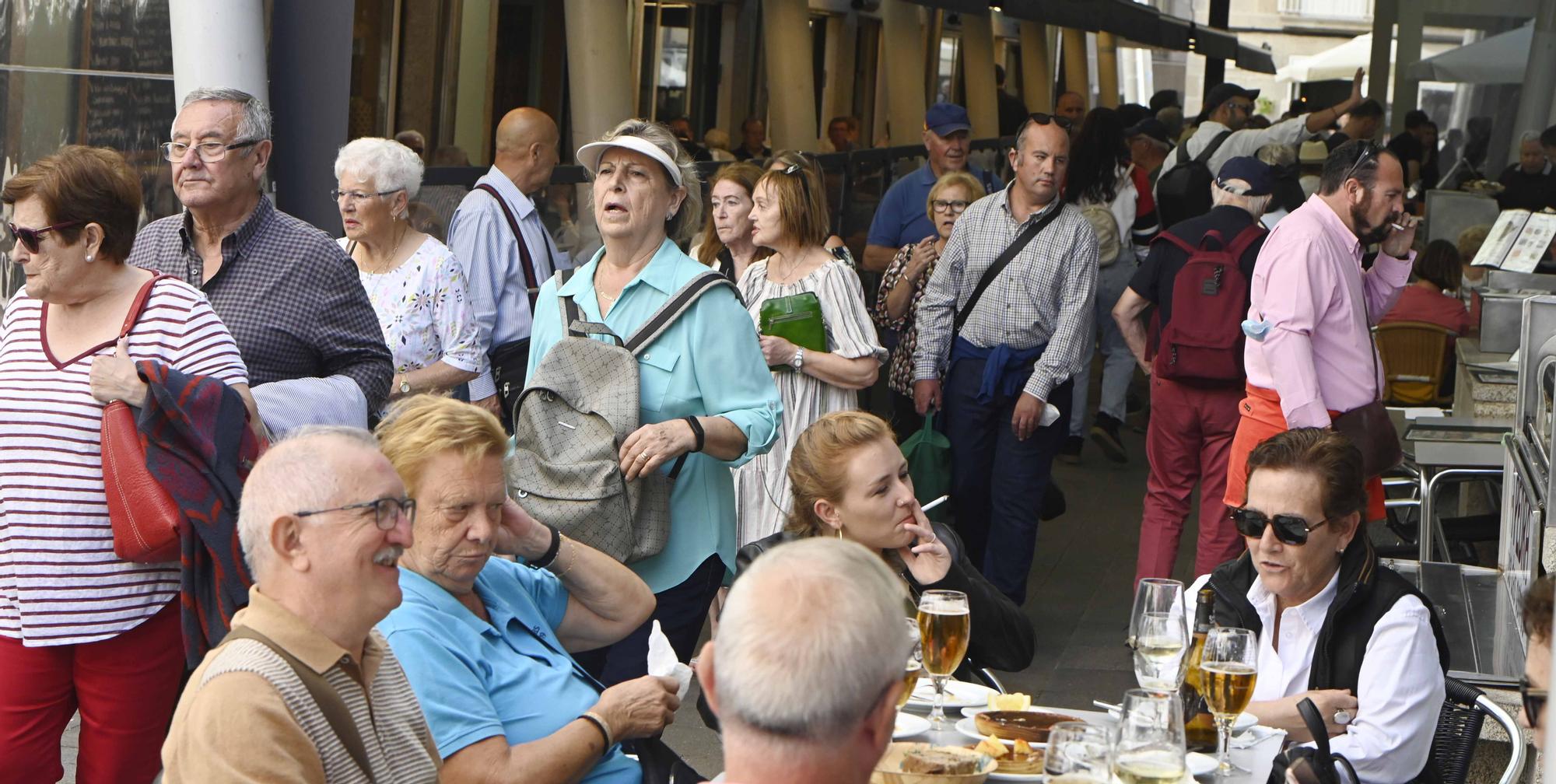 Vigo se llena de turistas con una triple escala de cruceros