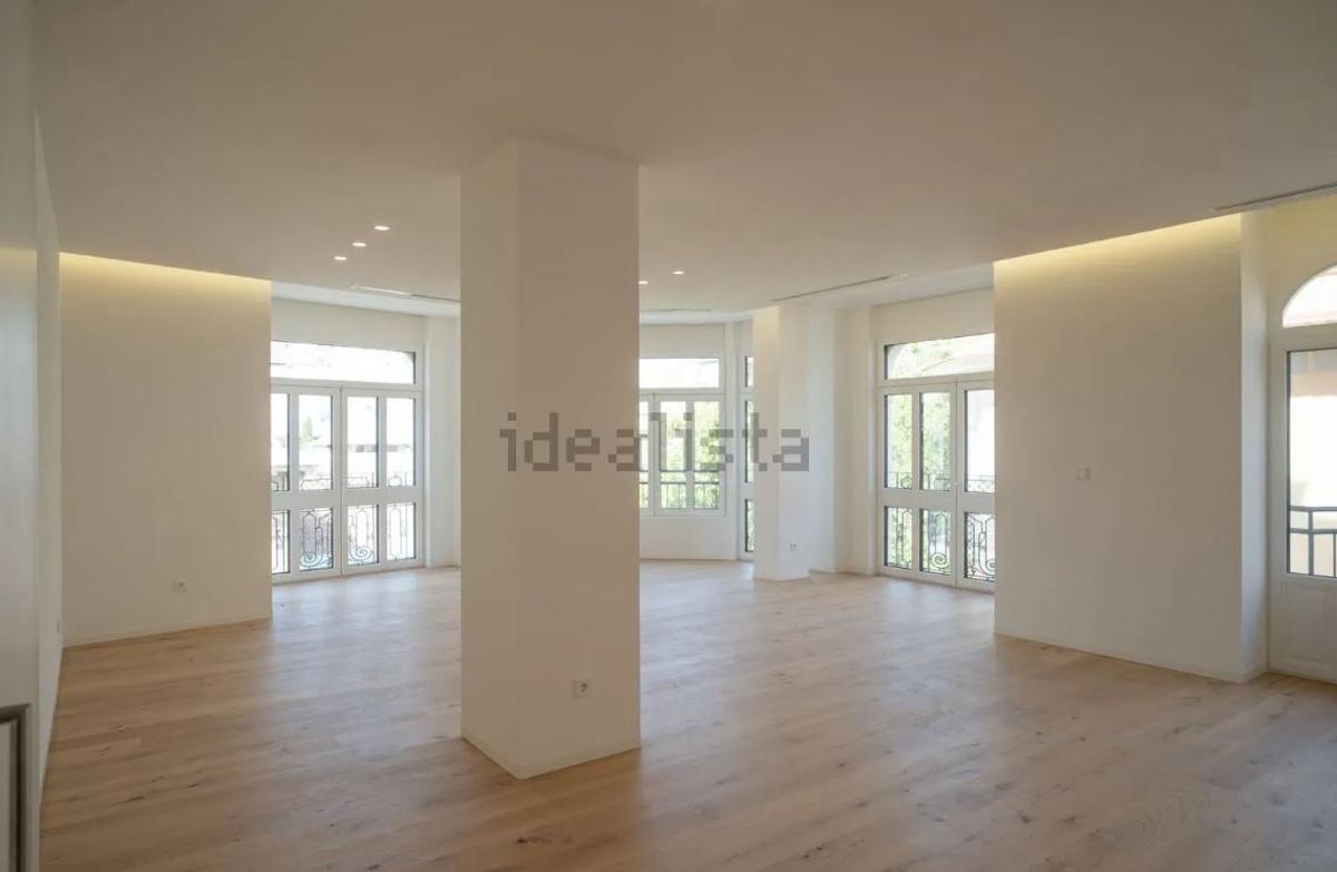 Ventanales del piso más caro de Murcia