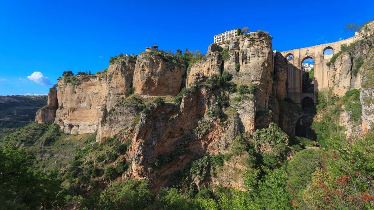 Una escapada perfecta a la naturaleza de Málaga: este es el sendero rural que une dos pueblos con encanto de la provincia