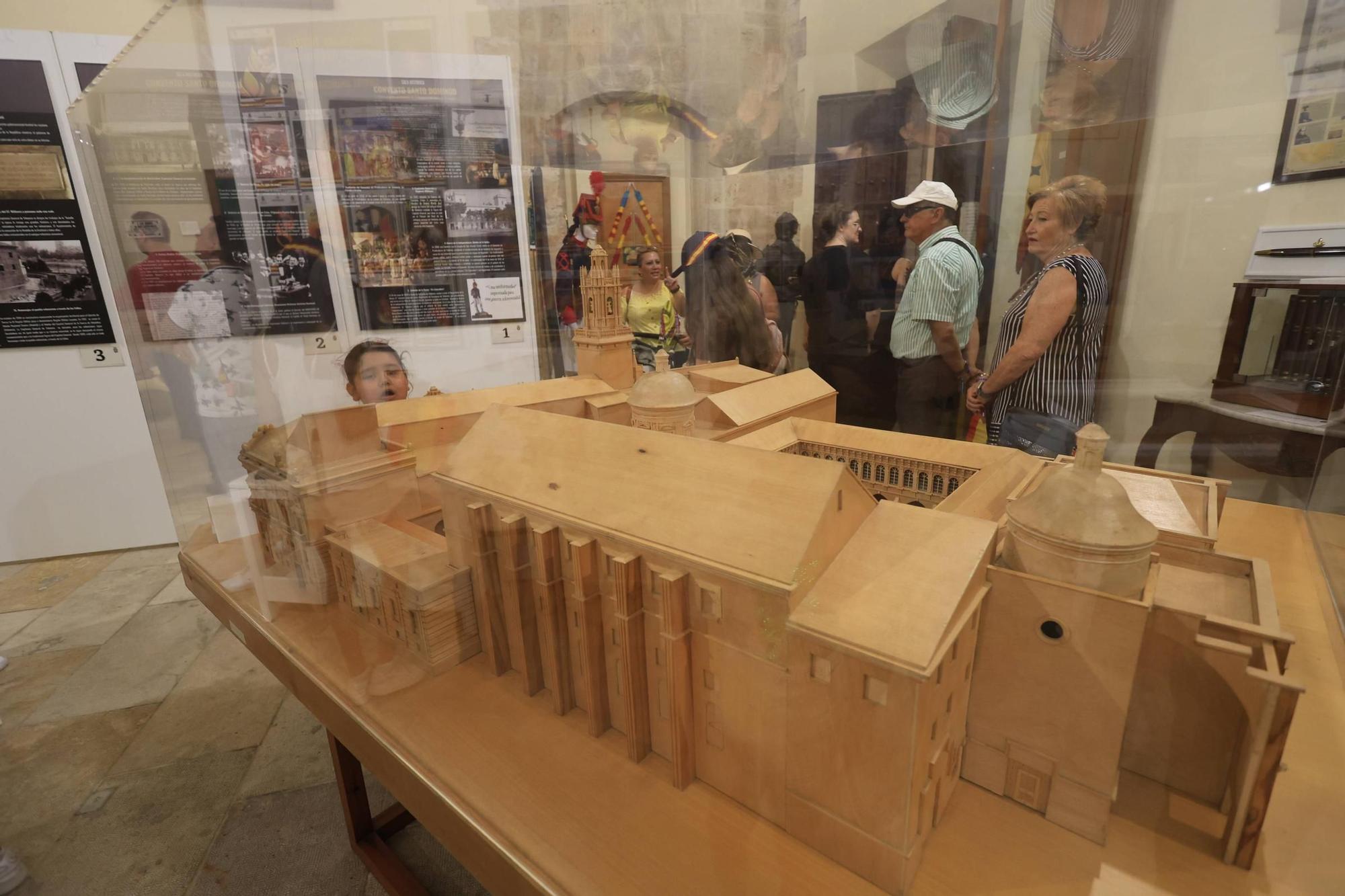 Jornada de puertas abiertas en el cuartel de Santo Domingo de València