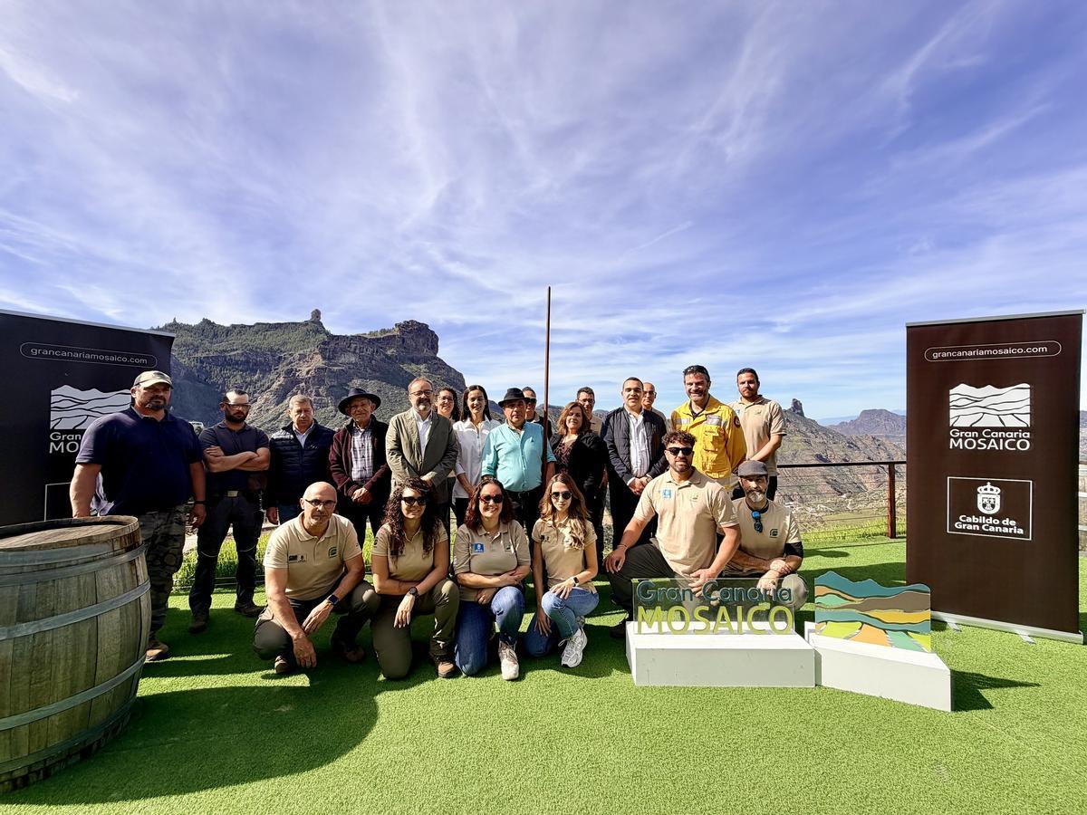 Foto de los asistentes al acto.