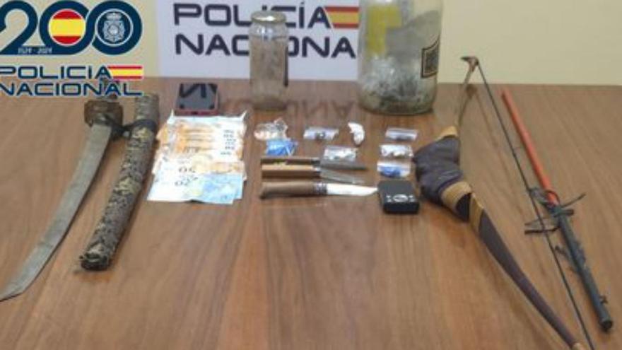 Droga, dinero y armas. |  Policía