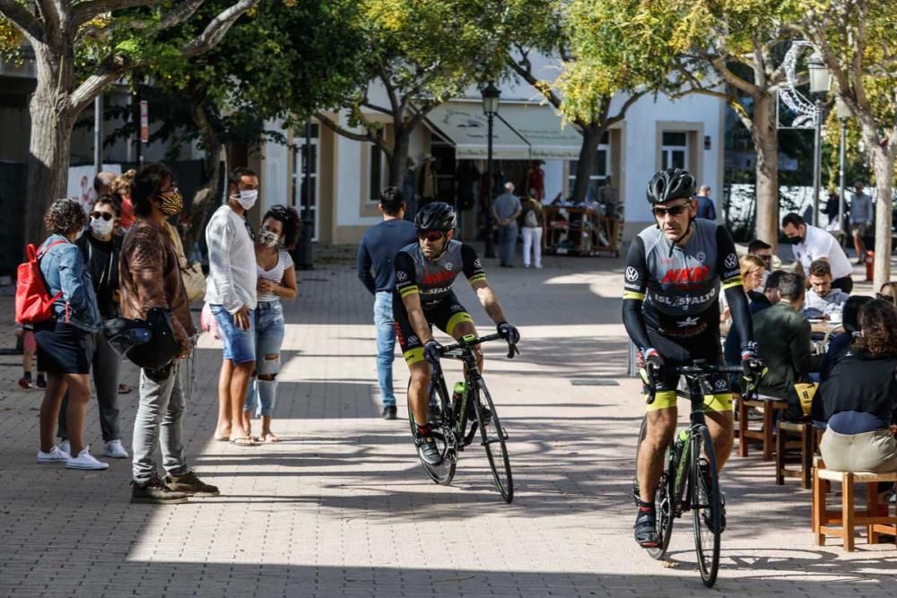 Las terrazas de Santa Gertrudis sortean la crisis y se llenan los fines de semana