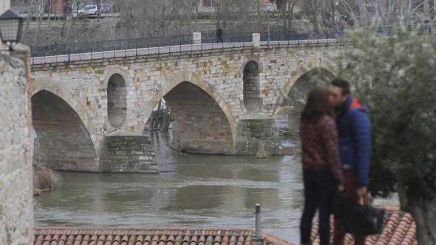 El Puente de Piedra, uno de los puntos incluidos en la propuesta de la ruta del poeta zamorano.