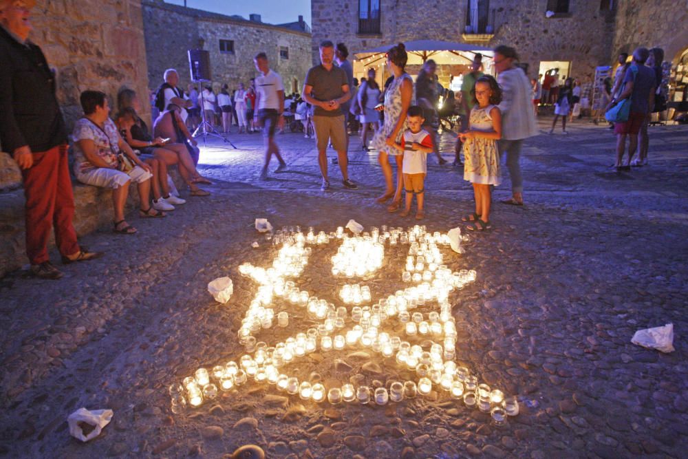 Pals celebra la Nit d''Espelmes