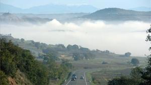 Niebla sobre Artesa de Segre  (Lleida), en una imagen de archivo.