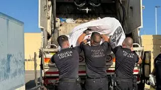 Torrevieja retira casi dos toneladas del top manta e instruye 11 atestados durante 2026
