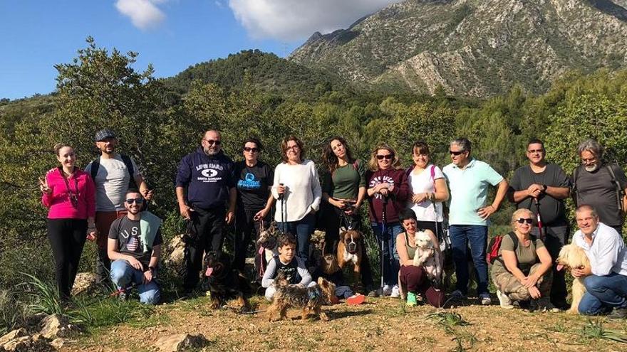 Voluntarios de La Marbella Canina que participaron en los trabajos de reforestación.