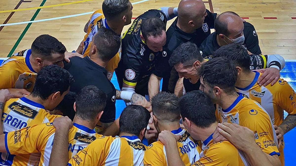 El Caja Rural Atlético Benavente hace piña en la pista del Bisontes Castellón.