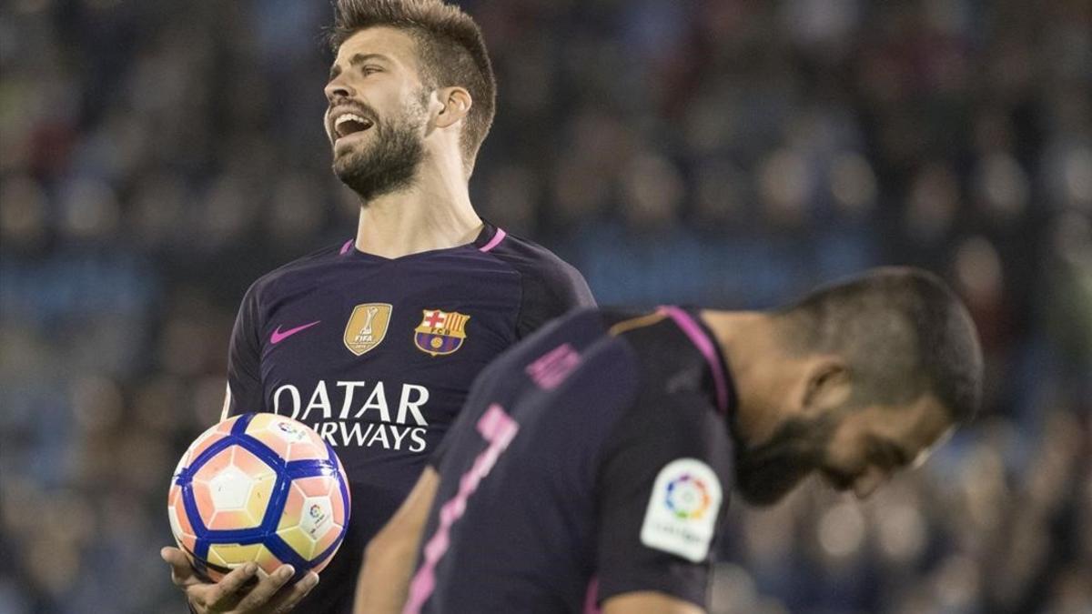 Piqué, sancionado, no viajará a Málaga