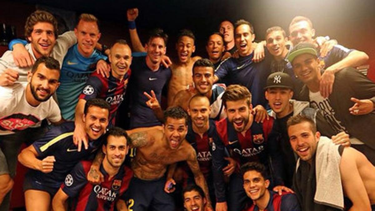 Los jugadores del Barça festejan el triunfo ante el Bayern en el vestuario