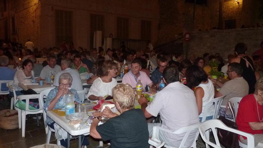 Cena popular de Sant Bartomeu en Montuïri