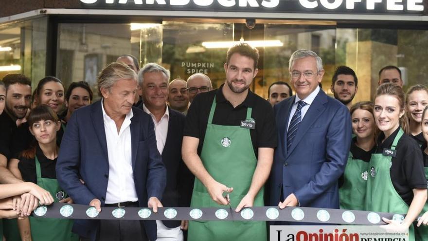 Starbucks abre sus puertas en la Gran Vía de Murcia