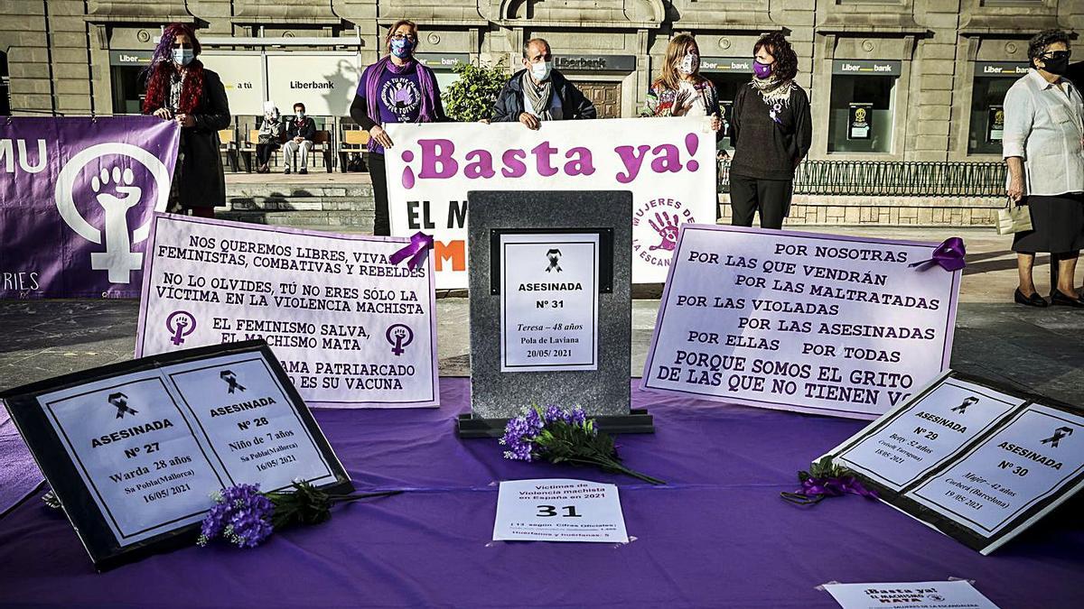 La Escandalera de Oviedo clama contra “el terrorismo machista”