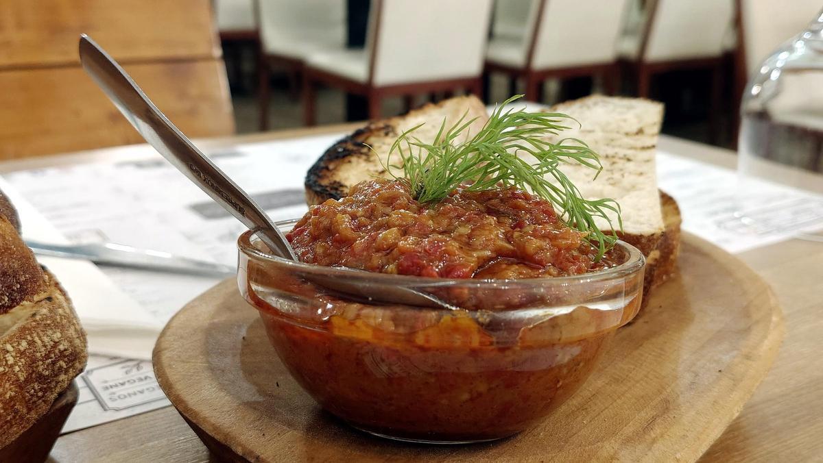 La 'zacusca' del restaurante Transilvania.