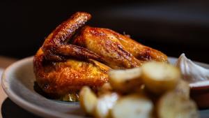 Pollo a last del restaurante Rooster & Bubbles.