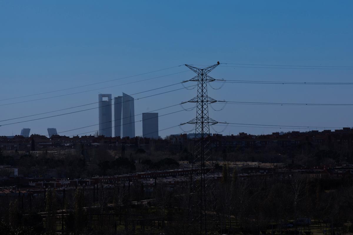 Durante gran parte de la crisis energética, la tarifa regulada de luz ha registrado precios récord. EUROPA PRESS