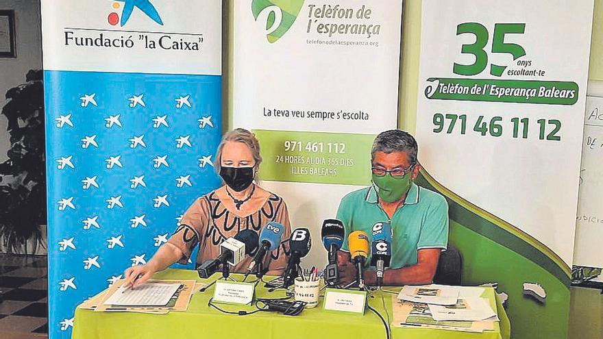 Antonia Torres y Lino Salas, ayer durante la rueda de prensa.