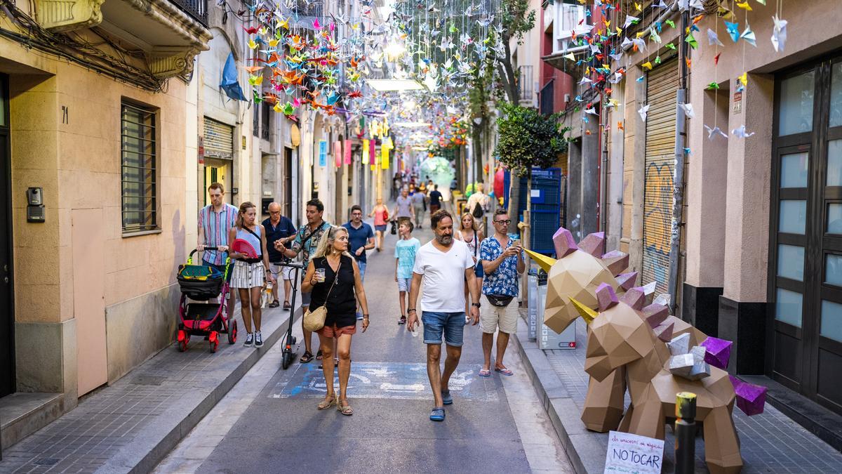 Decoración origami de la calle Segunt de las Fiestas de Sants 2023