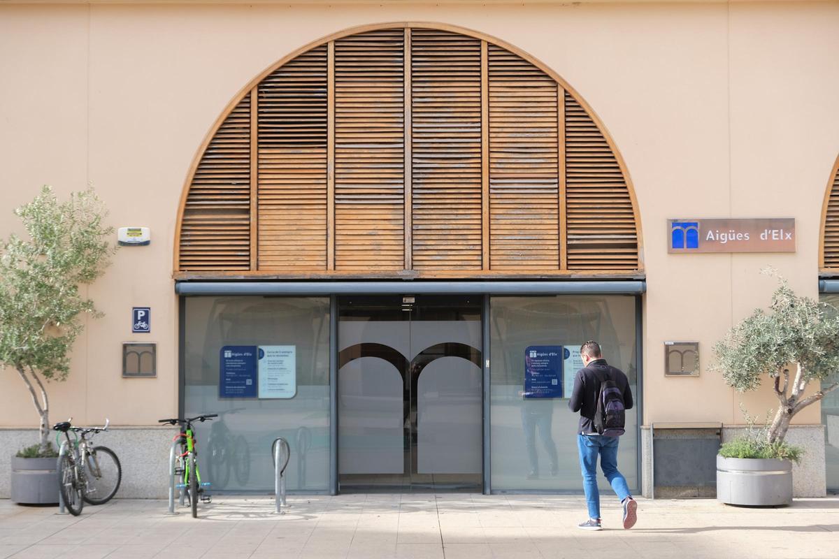 La sede de Aigües d’Elx, situada en el edificio de La Llotja, en Altabix, en una imagen tomada este mismo jueves.
