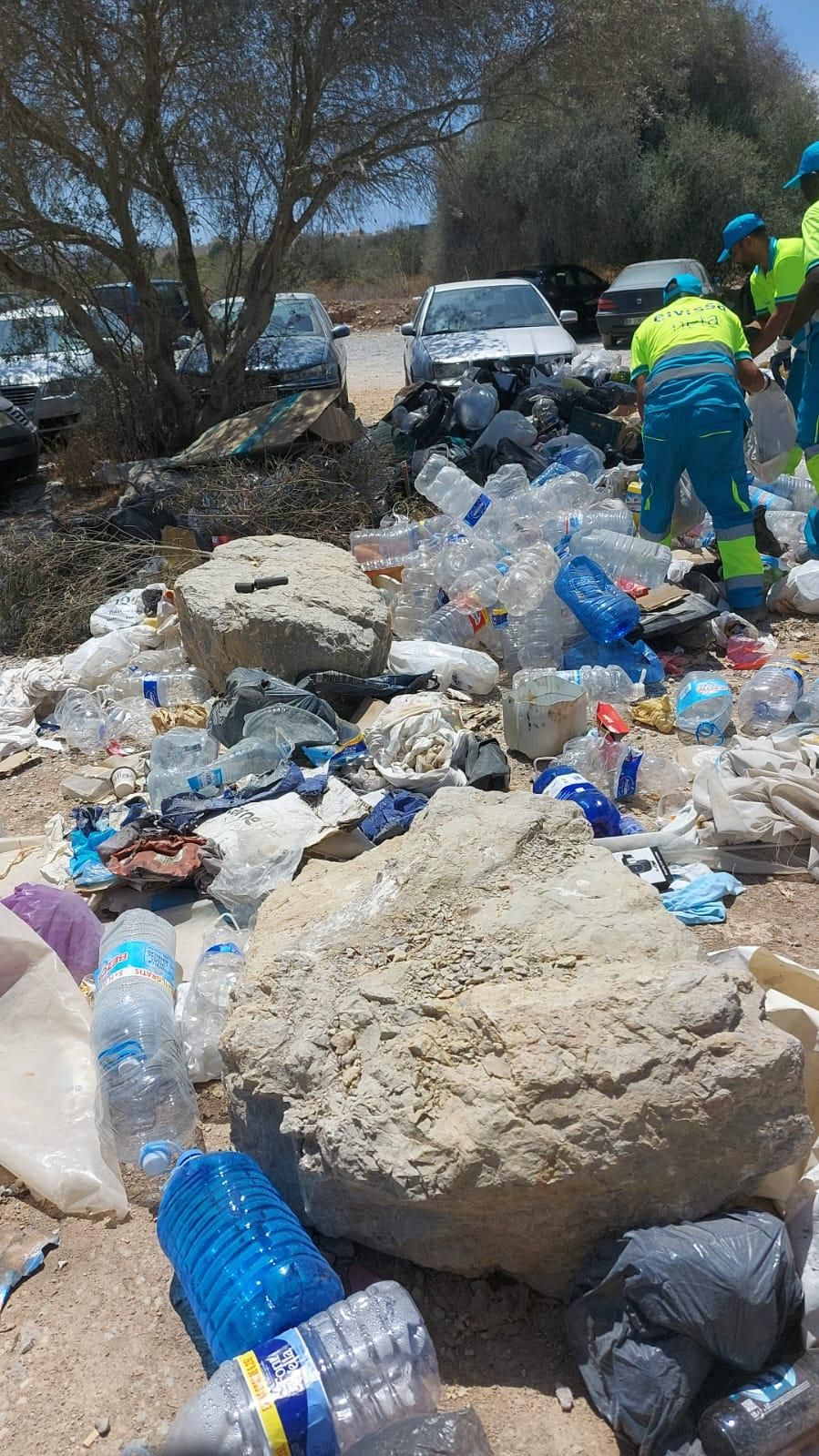 Mira aquí las imágenes de todos los residuos retirados de los asentamientos ilegales en Ibiza