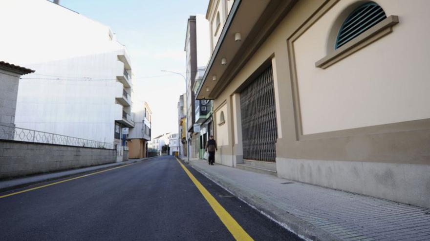 Sin aparcamiento en la Serafín Pazo y pintado en el teatro