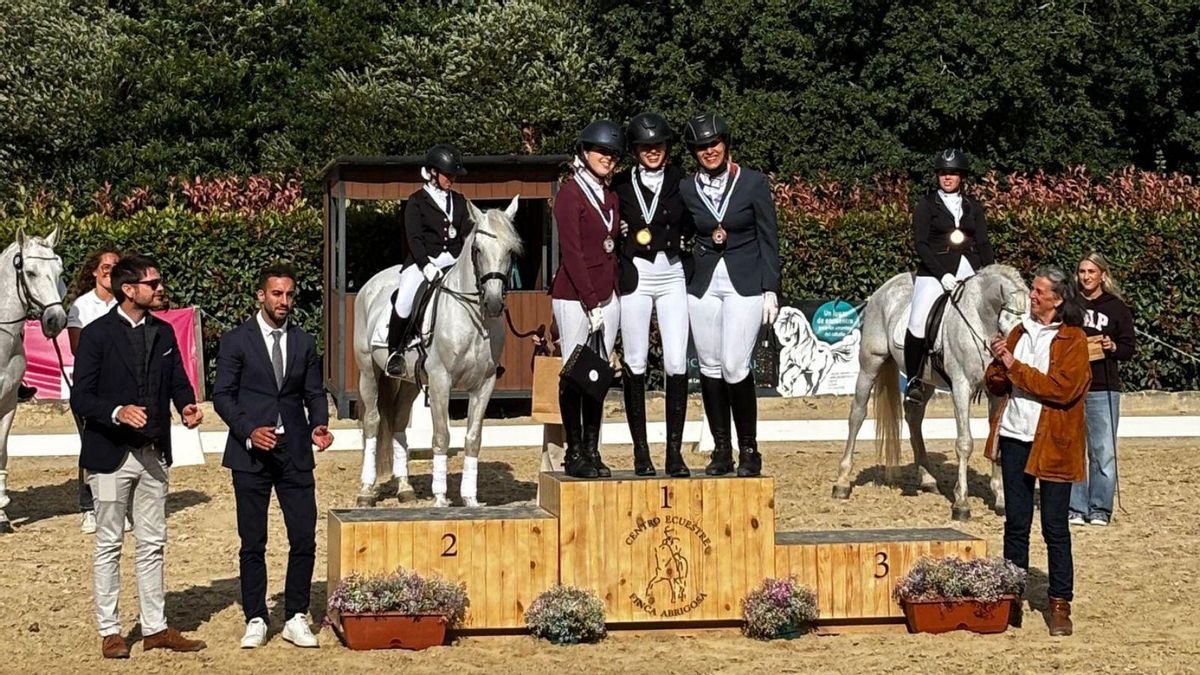 Verónica Presas, en la cima del podio (a la derecha), con su bronce.