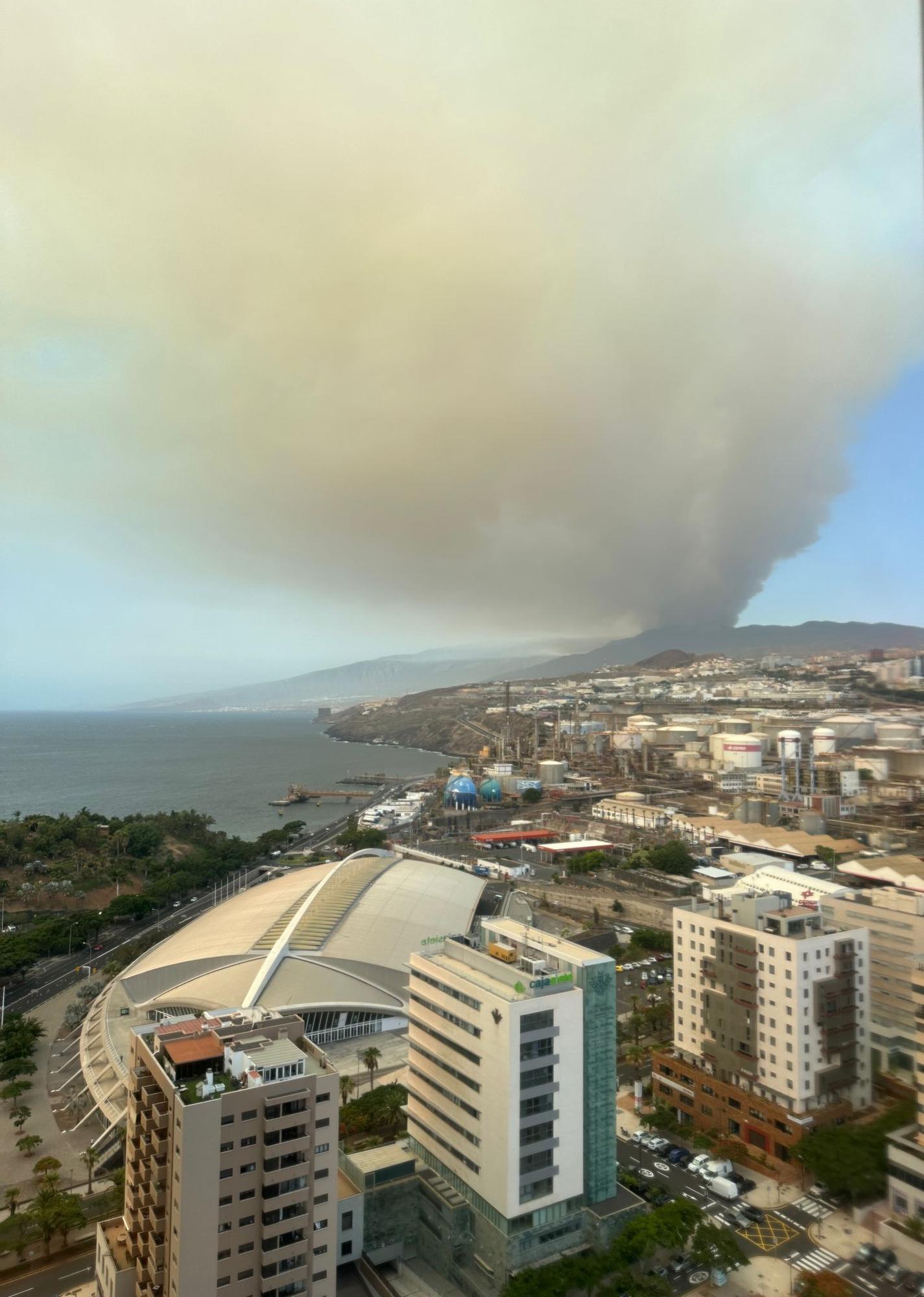 Santa Cruz: así se ve el incendio de Arafo - Candelaria desde distintos puntos de la isla