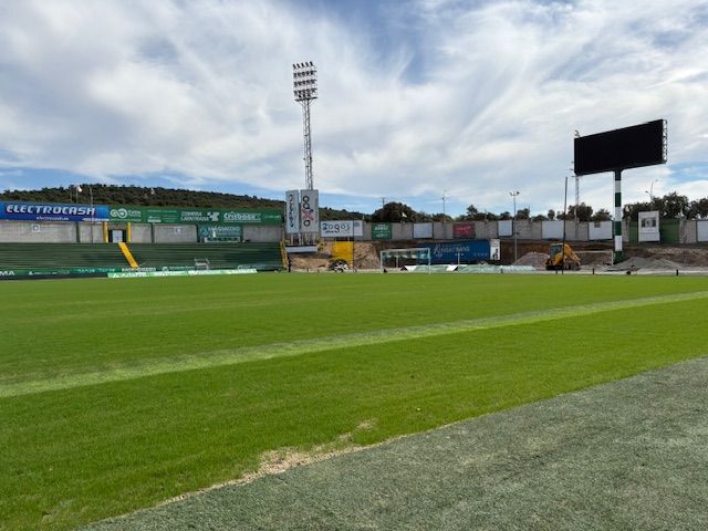 Fotogalería: El césped del Príncipe Felipe, listo para la vuelta del Cacereño