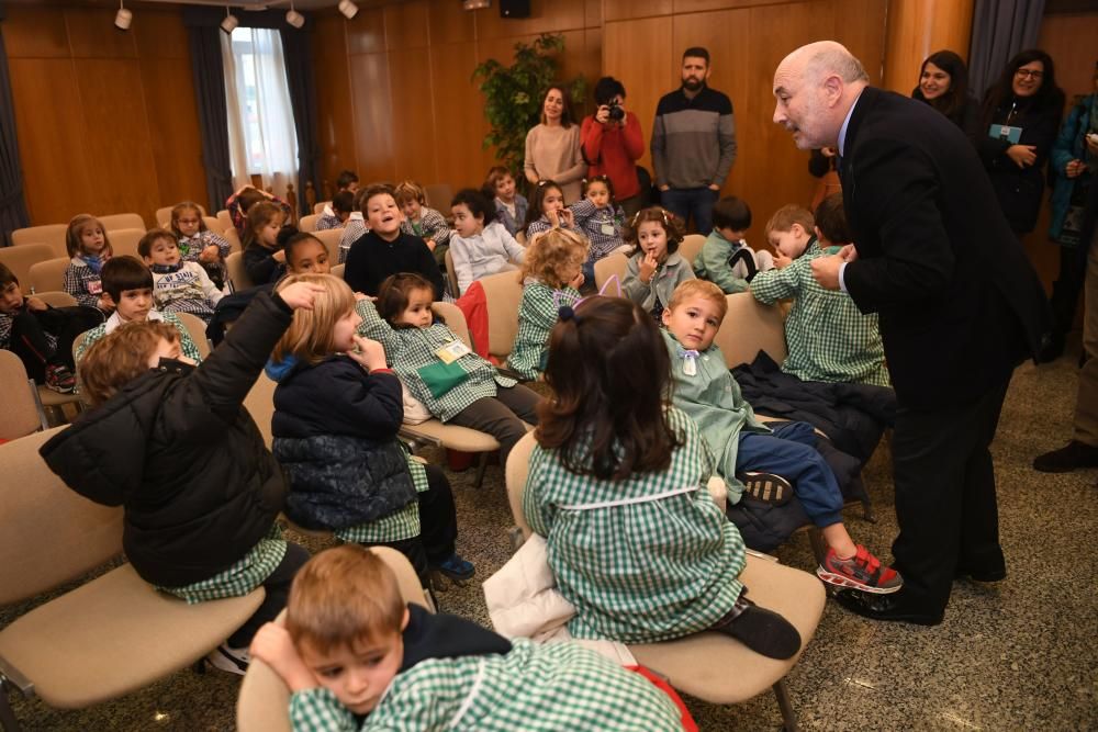 El proyecto 'Tripulando la Igualdad' ha sido galardonado por el Ministerio de Educación. Una representación de la comunidad educativa del centro ha sido recibida en la Delegación del Gobierno.