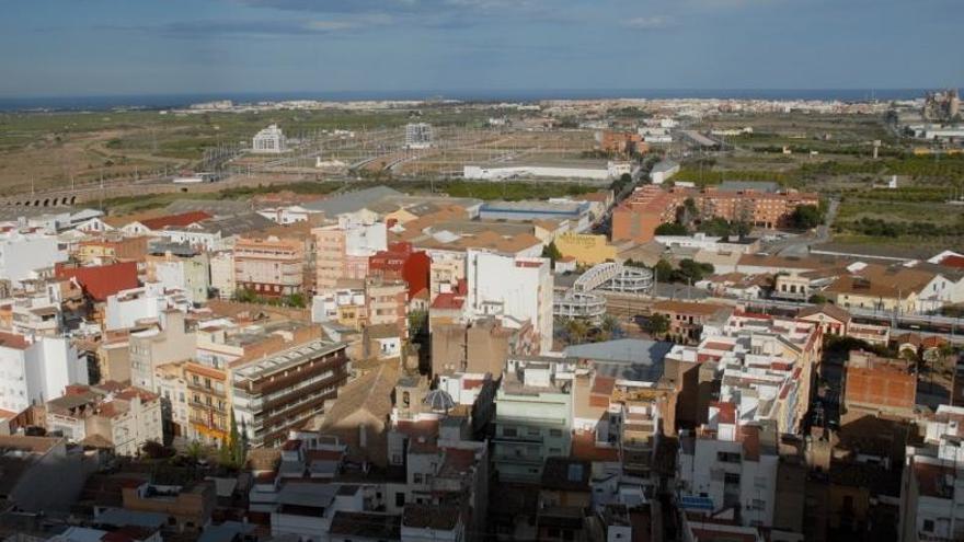 Vista de Sagunt, con el Port al fondo