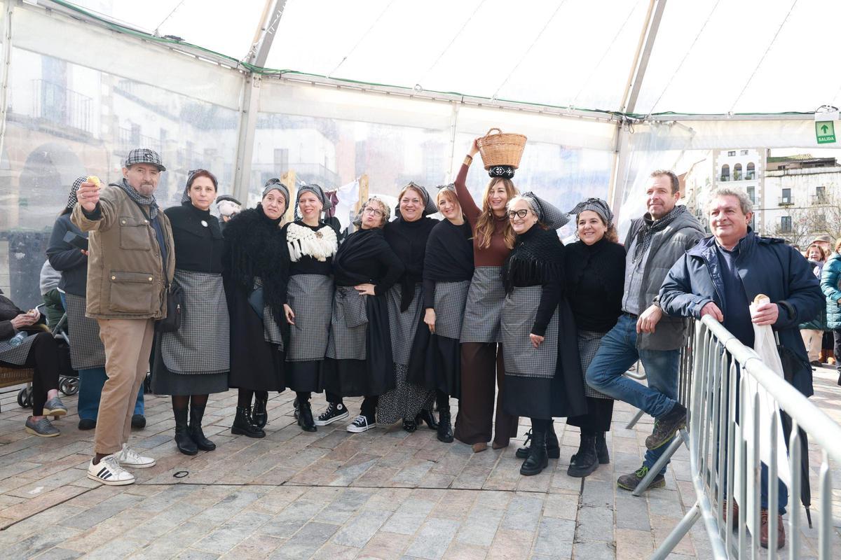 Galería | Así fue la fiesta de Las Lavanderas y la quema del Pelele de Cáceres Galería | Así fue la fiesta de Las Lavanderas y la quema del Pelele de Cáceres