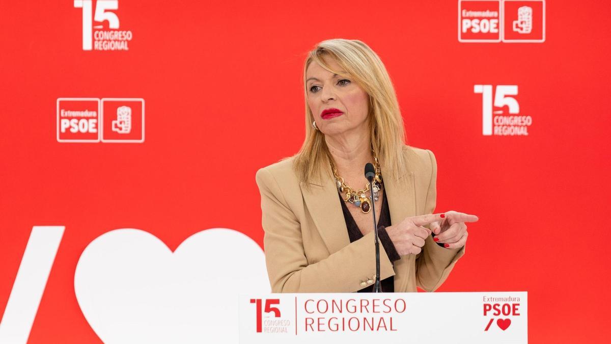 La portavoz socialista, Piedad Álvarez, esta mañana en rueda de prensa.