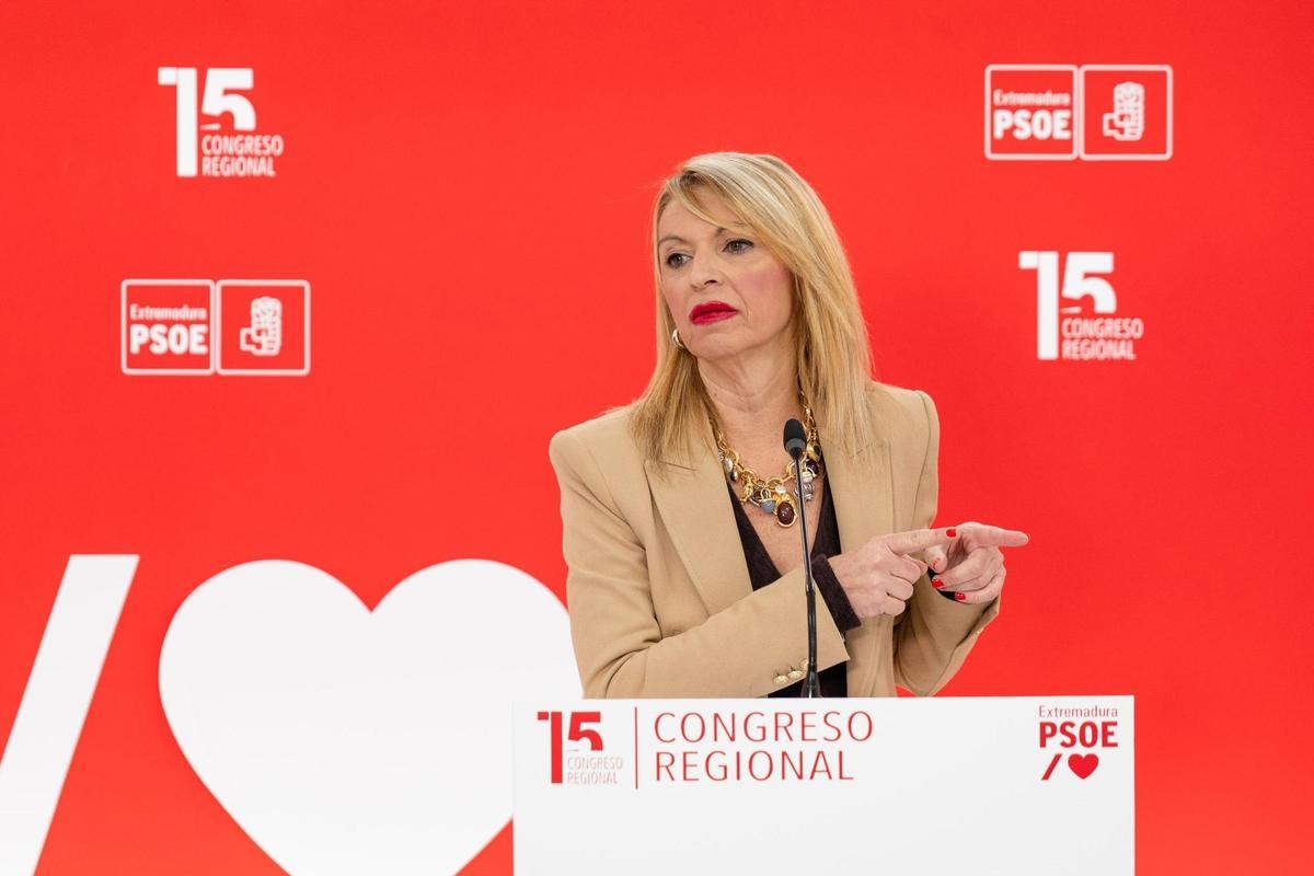 La portavoz socialista, Piedad Álvarez, esta mañana en rueda de prensa.