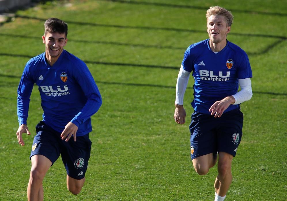 El balón de la Europa League en el entrenamiento