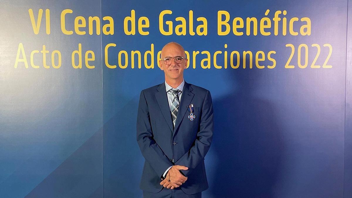 Luis Ayala, especialista de Urgencias y Medicina Familiar del Hospital Quirónsalud Málaga.rega de la Medalla de Oro de la Orden Gran Cruz Azul de Emergencias