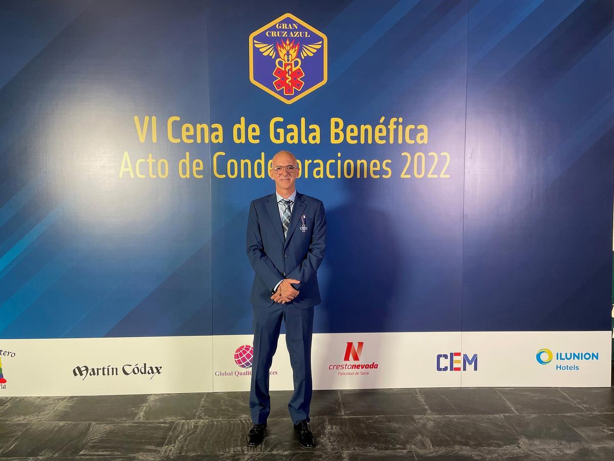 Luis Ayala, especialista de Urgencias y Medicina Familiar del Hospital Quirónsalud Málaga.rega de la Medalla de Oro de la Orden Gran Cruz Azul de Emergencias